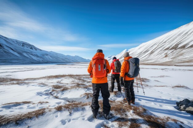 Foto cientistas e exploradores durante uma expedição ao ártico