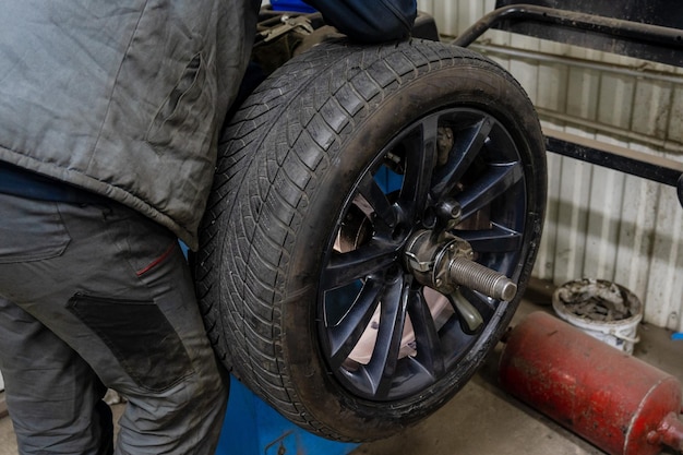 Cierre de cambio de neumático de coche Montaje de neumáticos de coche