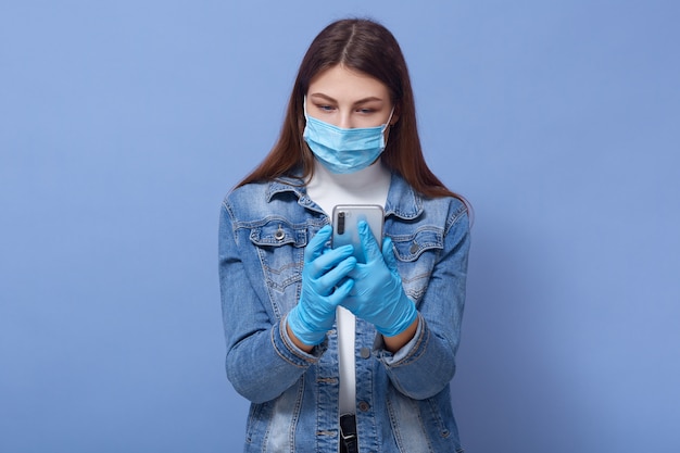 Foto ciérrese encima del retrato de la mujer hermosa y joven