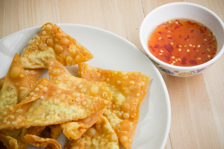 Cima, delicioso, frito, bolinho, crocante, com, temperado, molho