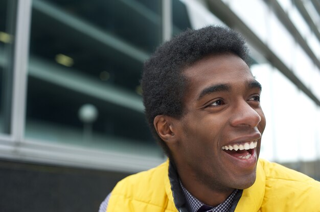 Cima, retrato, de, um, feliz, homem americano africano