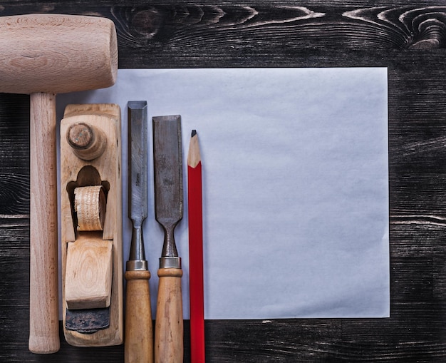 Foto cinceles mazo de madera plano de afeitado lápiz concepto de construcción de papel limpio.