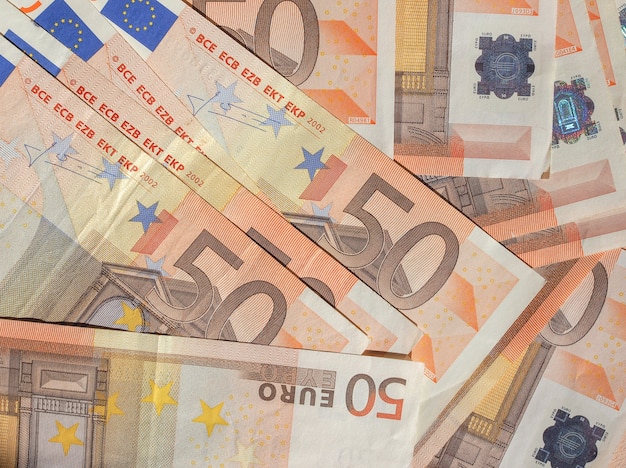 Cincuenta billetes de euro moneda de la Unión Europea