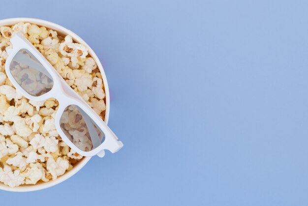 Cinema Concept.cup mit Popcorn isoliert