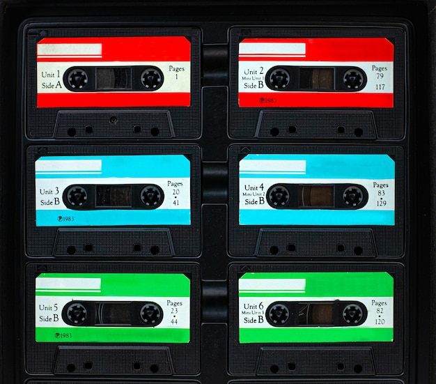 Cinta de cassette compacta vintage, conjunto de cintas de audio antiguas de cerca