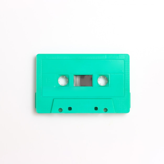 Cinta de cassette sobre fondo blanco