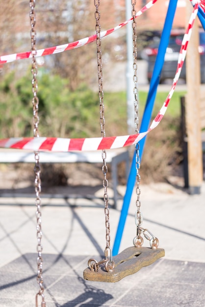 Cinta protectora en parque infantil en COVID 19