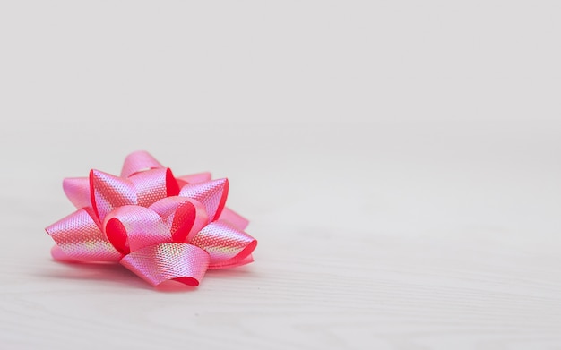 Cinta rosa para cajas de regalo por separado sobre fondo blanco - Imágenes