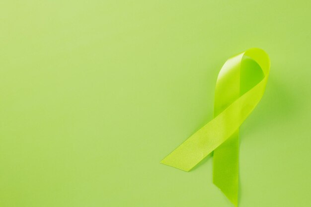 Cinta verde de concienciación símbolo del mes del cáncer de vesícula biliar y del conducto biliar