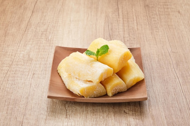 Cinta de yuca Tape Singkong Comida tradicional indonesia hecha de yuca con fermentación