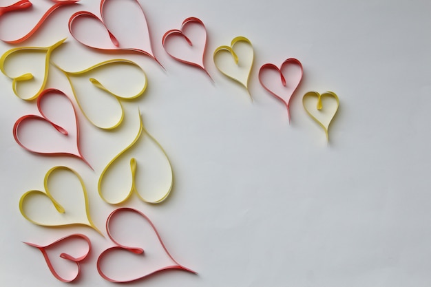 Cintas en forma de corazones concepto de día de San Valentín.