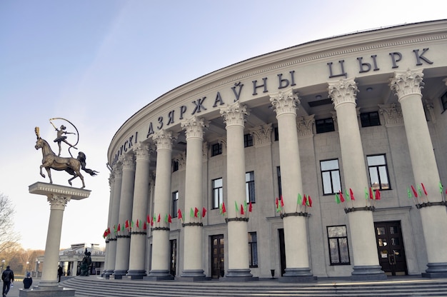 Foto circo estatal de bielorrusia en minsk. construido en 1959.