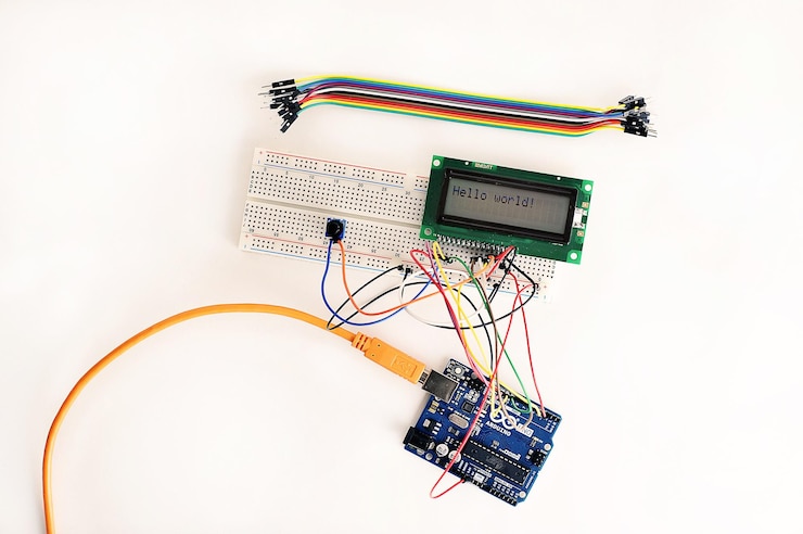 Foto circuito electrónico de su placa arduino y pantalla lsd