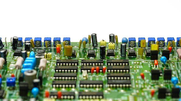 Foto circuito motherboard detalle componentes electrónicosmicro chips capacitores o resistorst echnology