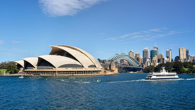 Circular Quay y Opera House Sydney Australia La ópera de Sydney con transbordadores en el frente