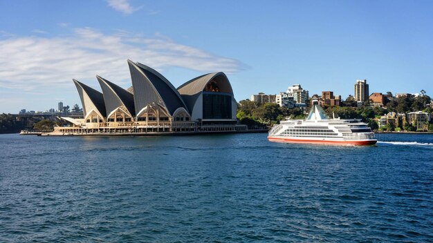 Circular Quay y Opera House Sydney Australia La ópera de Sydney con transbordadores en el frente
