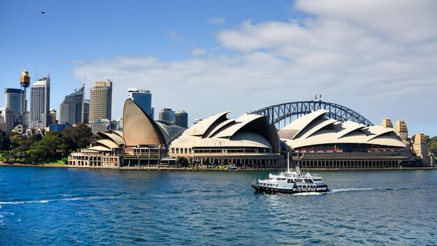 Circular Quay y Opera House Sydney Australia La ópera de Sydney con transbordadores en el frente