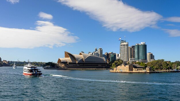 Circular Quay y Opera House Sydney Australia La ópera de Sydney con transbordadores en el frente