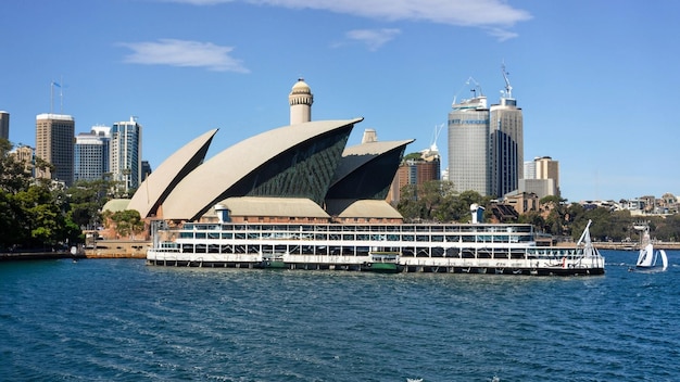 Circular Quay und Opera House Sydney Australien Sydney Opernhaus mit Fähren im Vordergrund
