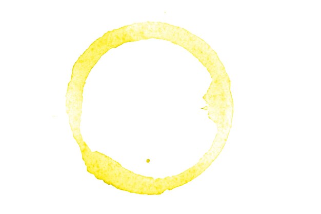 Círculo amarelo aquarela isolado no fundo branco