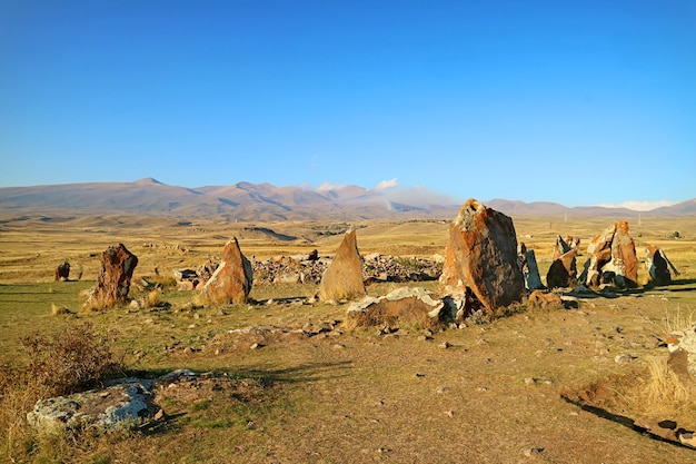 Círculo central de Carahunge, también llamado Stonehenge armenio, un sitio arqueológico prehistórico en Armenia