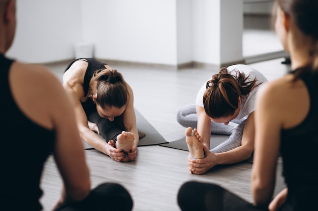 Círculo de grupo de yoga