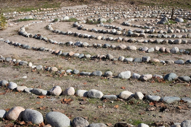 Círculos de pedra misteriosos Pedras dispostas no chão em forma de círculo