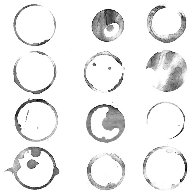 Círculos de tinta aislados sobre fondo blanco