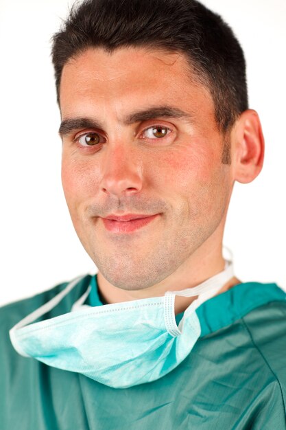 Cirurgião sorrindo após uma operação