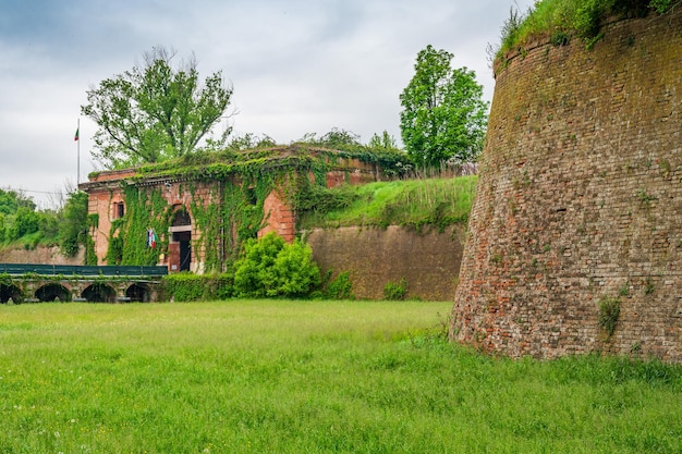 La Cittadella de Alessandria es una fortaleza estelar y ciudadela en la ciudad de Alessandria, construida en el siglo XVIII por el Reino de Cerdeña.