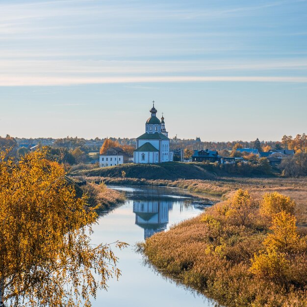 La ciudad antigua de Suzdal por la tarde