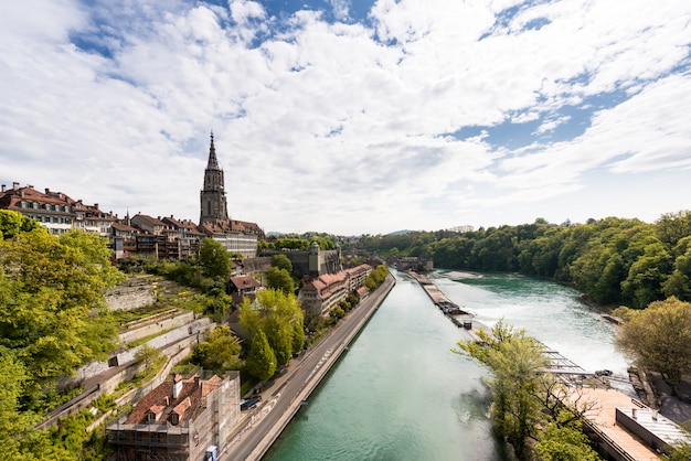 Ciudad de Berna a lo largo del río Aare en Berna, Suiza