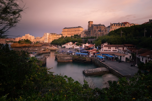 Ciudad de Biarritz con su hermosa costa en el norte del País Vasco