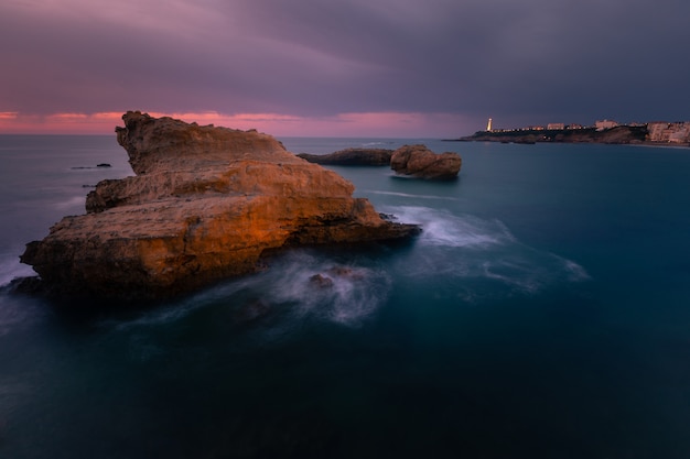 Ciudad de Biarritz con su hermosa costa en el norte del País Vasco