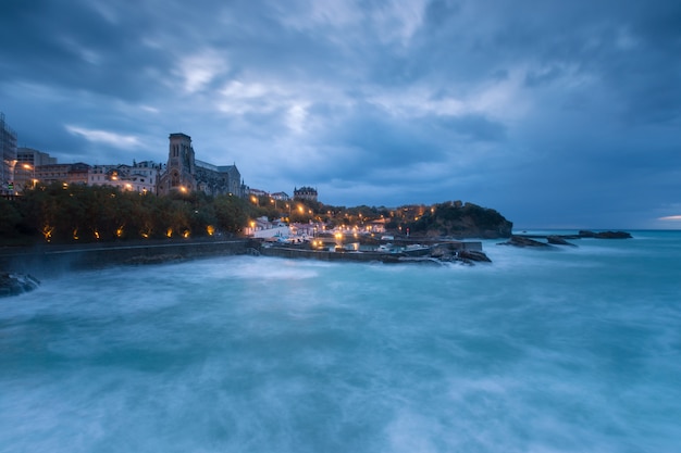 Ciudad de Biarritz con su hermosa costa.