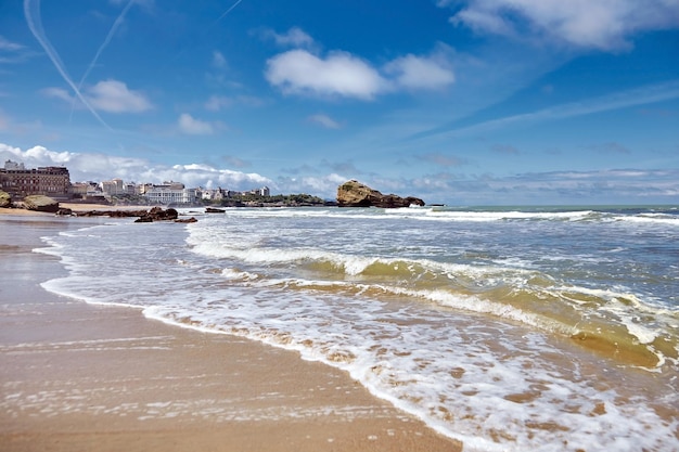 La ciudad de Biarritz y sus famosas playas de arena Miramar y La Grande Plage