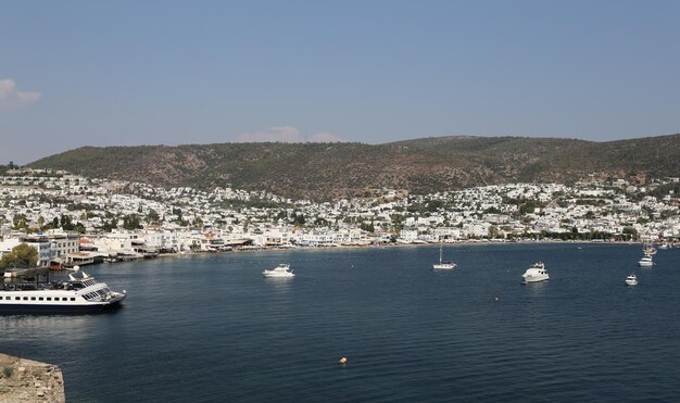 Ciudad de Bodrum en la costa egea de Turquía