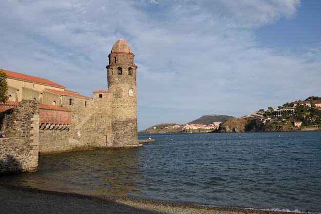 Ciudad costera de Collioure y Notre Dame des Anges Church, Collioure, Rosellón, Pirineos orientales,