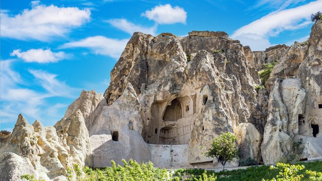 Ciudad de la cueva volcánica en el parque nacional de Goreme. Capapdocia, Turquía