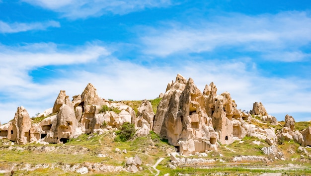 Ciudad de cuevas volcánicas en el parque nacional de Goreme