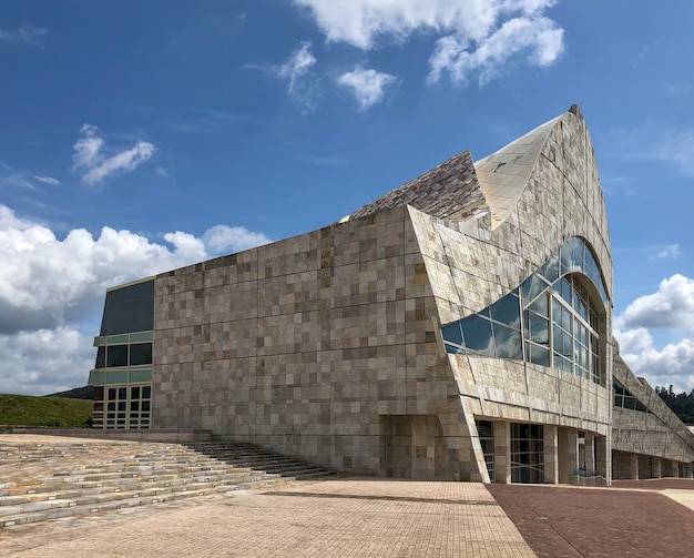 La Ciudad de la Cultura de Galicia es un conjunto arquitectónico ubicado en Santiago de Compostela