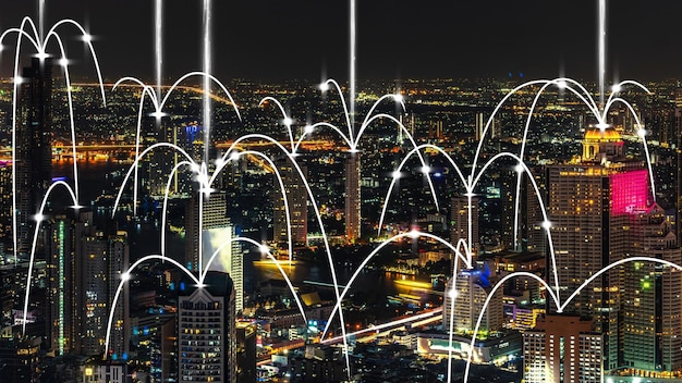 Ciudad digital inteligente con gráfico abstracto de globalización que muestra la red de conexión