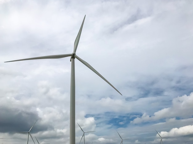 Ciudad eléctrica generando turbina en khao kho fresa granja Tailandia