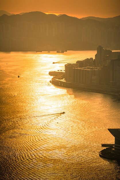 Ciudad de Hong Kong al amanecer