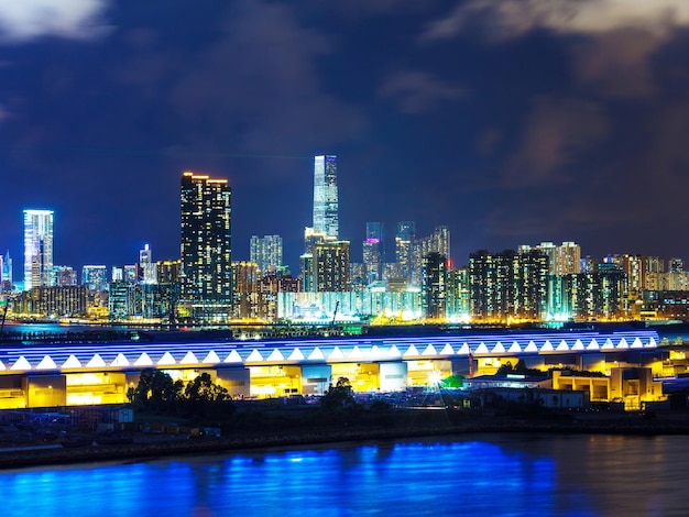 La ciudad de Hong Kong en la noche