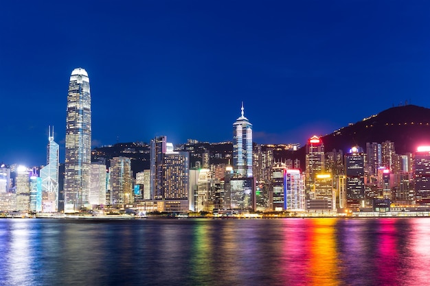 La ciudad de Hong Kong en la noche