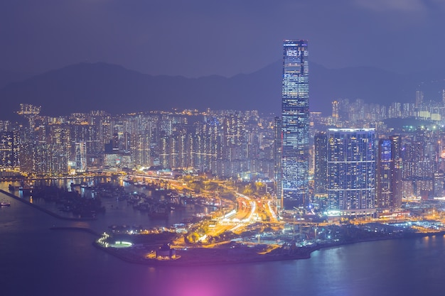 La ciudad de Hong Kong en la noche