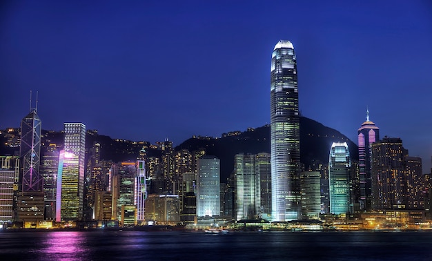 La ciudad de Hong Kong en la noche