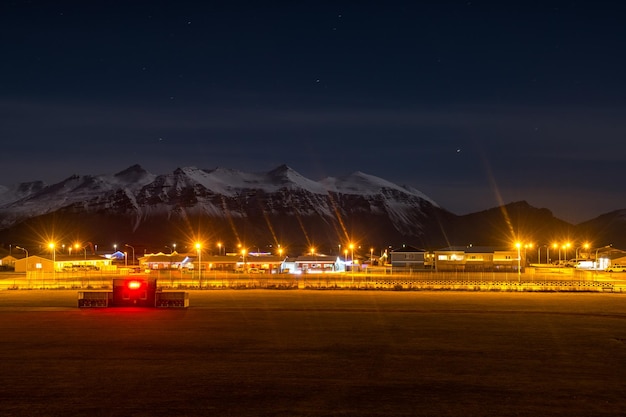 Ciudad de Hornafjordur en el sur de Islandia