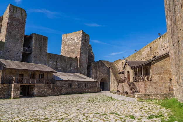 Foto ciudad interior de la fortaleza de smederevo, una ciudad fortificada medieval en smederevo, serbia